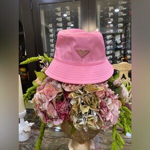 NWT bucket hat pink, PRADA.